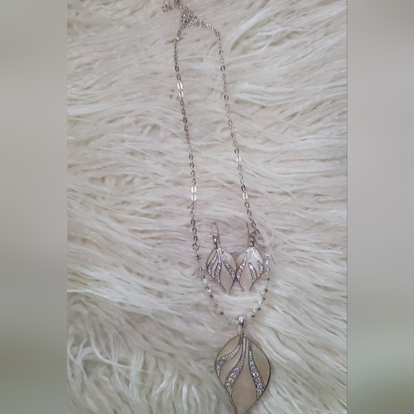 STAMPED KG Vintage Necklace Set. Leaf Design Dangle Earring & Necklace 🌴 - Picture 4 of 10